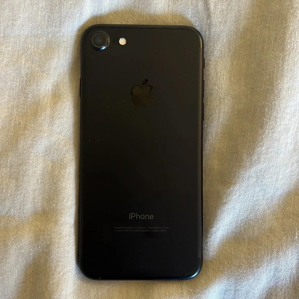 Apple IPhone 7 Black 128GB ATT Excellent Condition